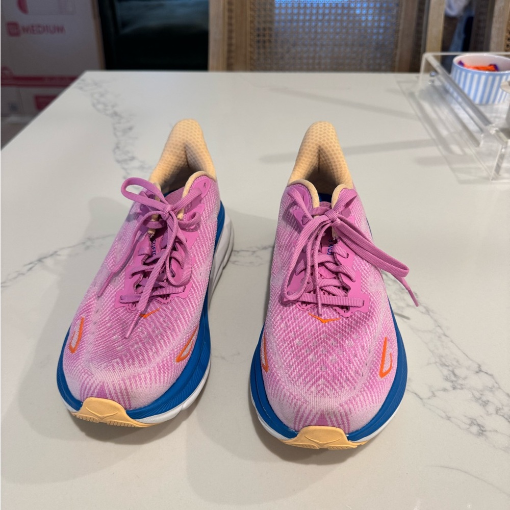 Hoka Clifton’s women’s tennis shoes